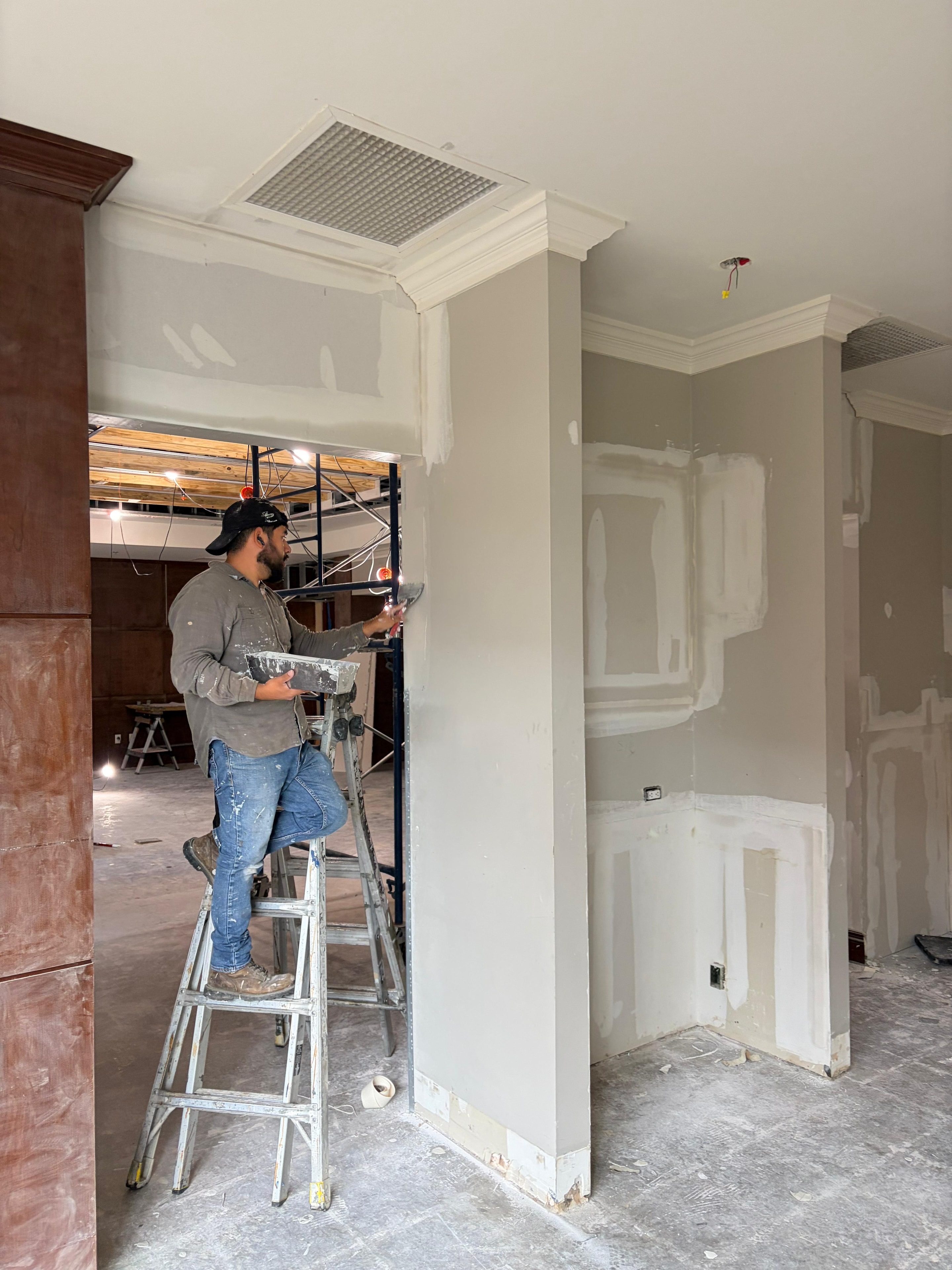 Drywall Repair & Repaint